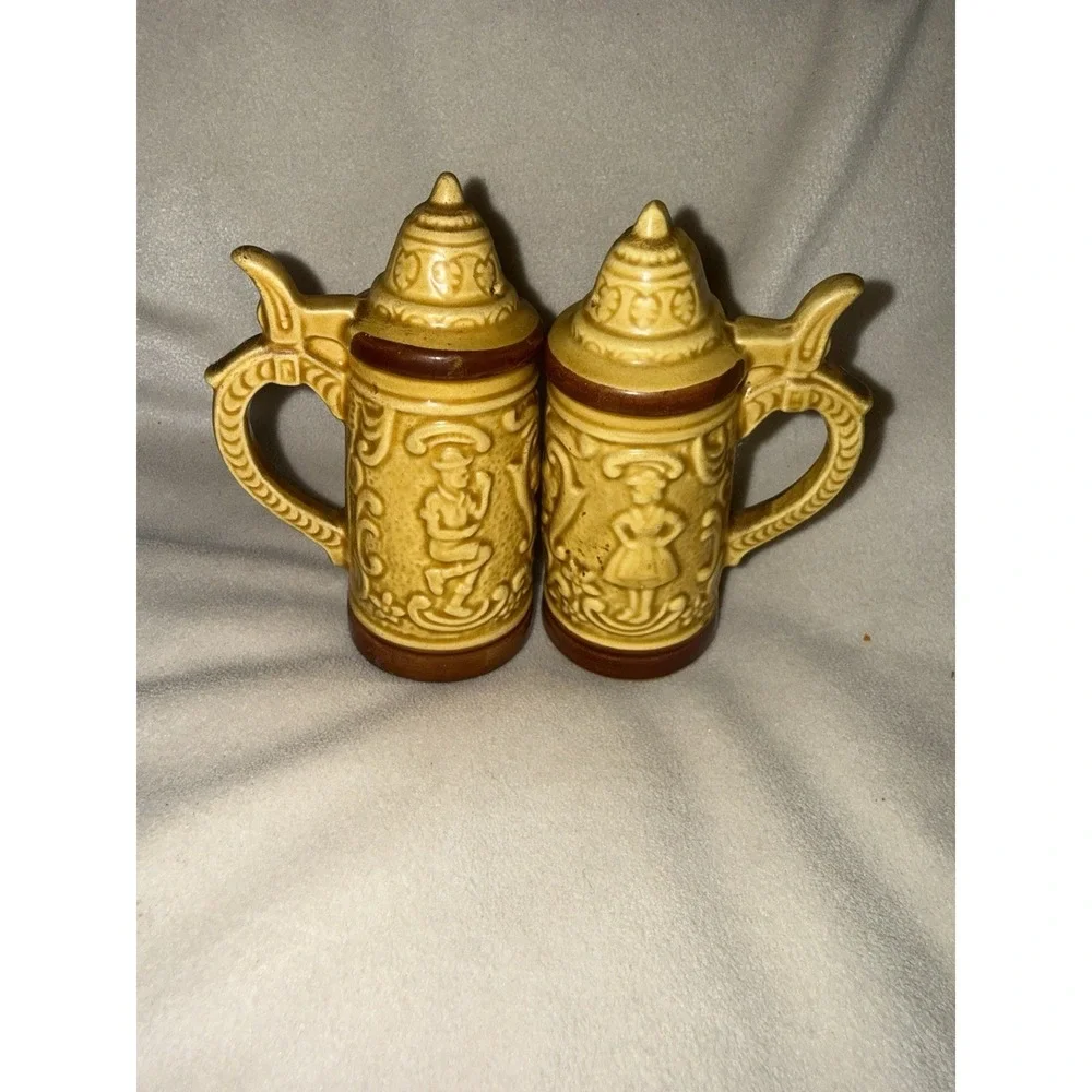 Vintage Set of Salt and Pepper Shakers Beer Stein Stars‎ Hall Of Fame Orlando FL